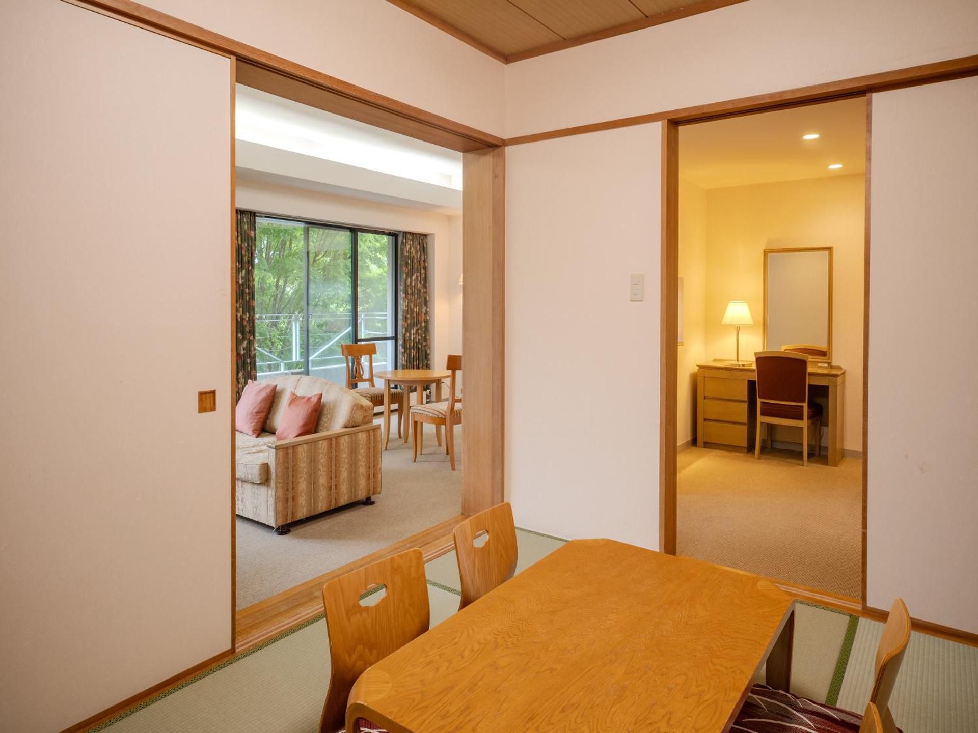 Deluxe Japanese And Western Style Room