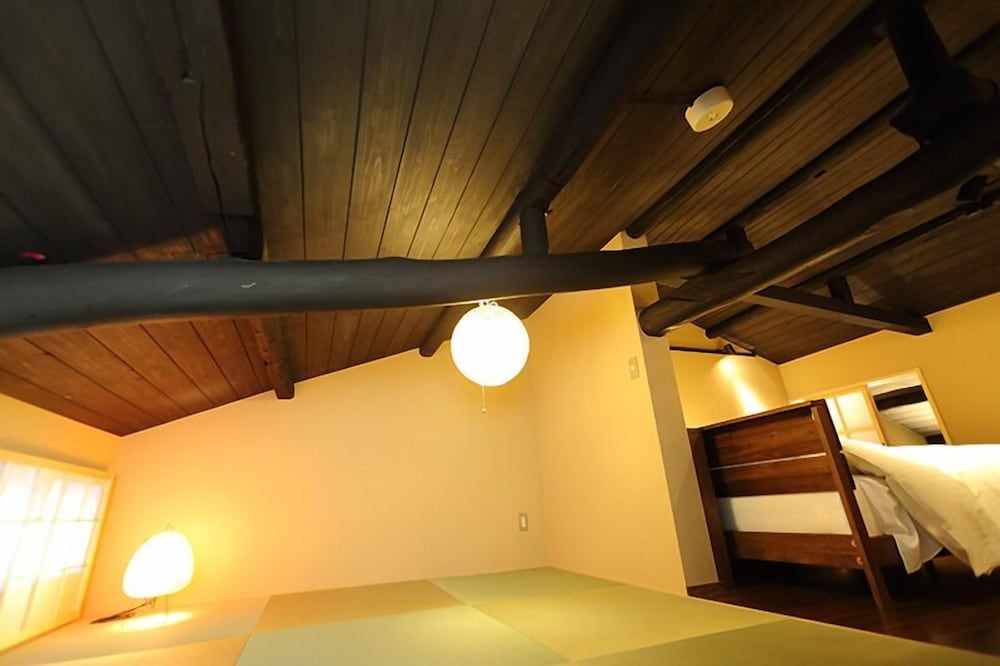 Kyoto Ikken Machiya Satoi Tetsusen Omiya Gojo Japanese Villa 11