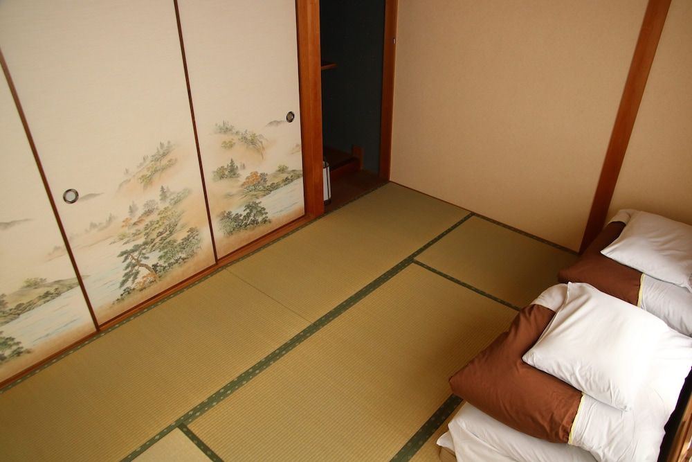 Japanese Style Twin Room with Shared Bathroom