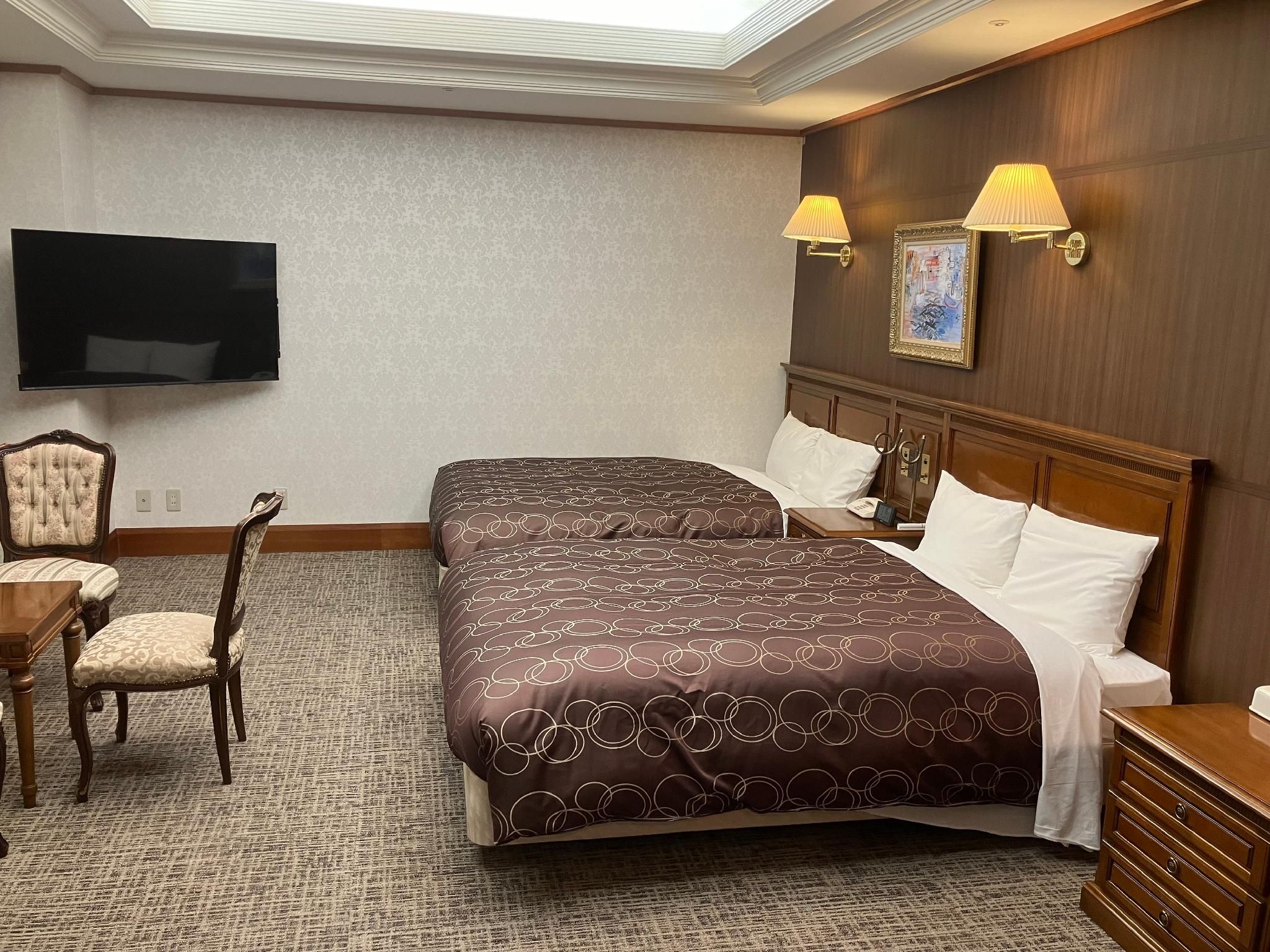 Superior,Twin Room,Mountain View -Non-smoking