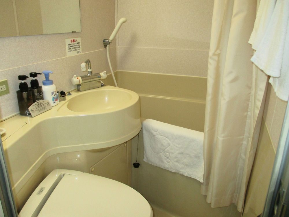 Muroran Prince Hotel Deluxe Twin Room 5