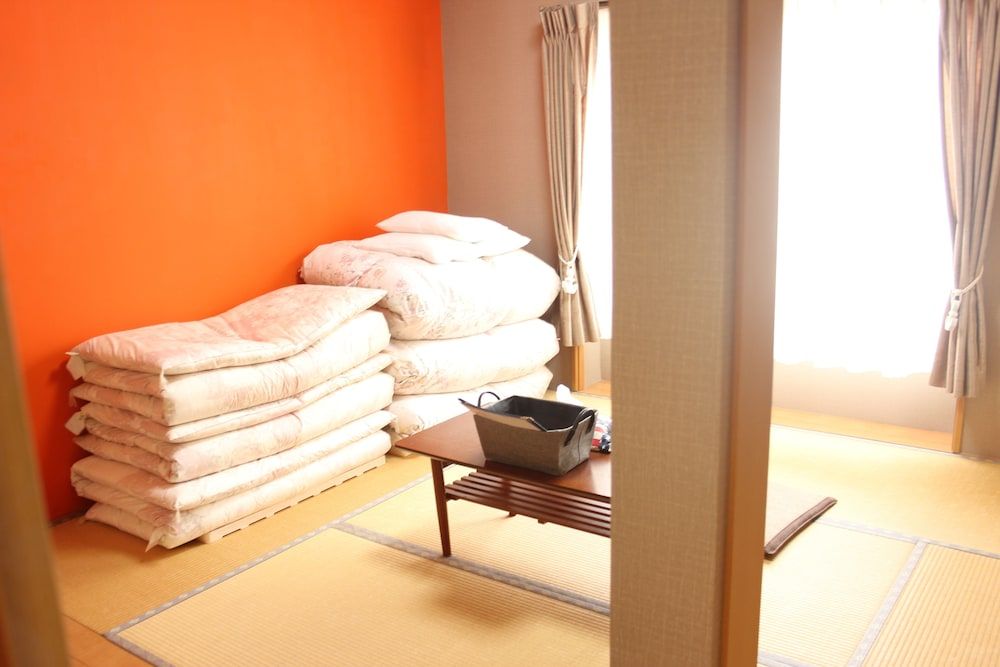 Triple Room with Shower and Bathtub