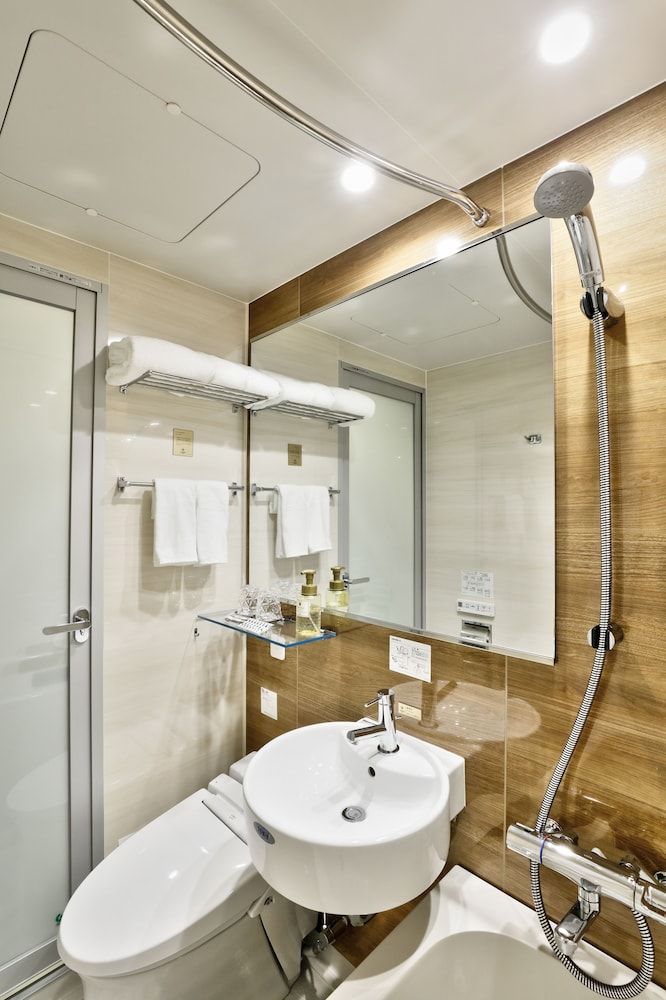 Candeo Hotels Tokyo Roppongi Executive Queen Room Non Smoking 7