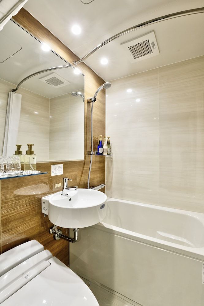 Candeo Hotels Tokyo Roppongi Executive Queen Room Non Smoking 6