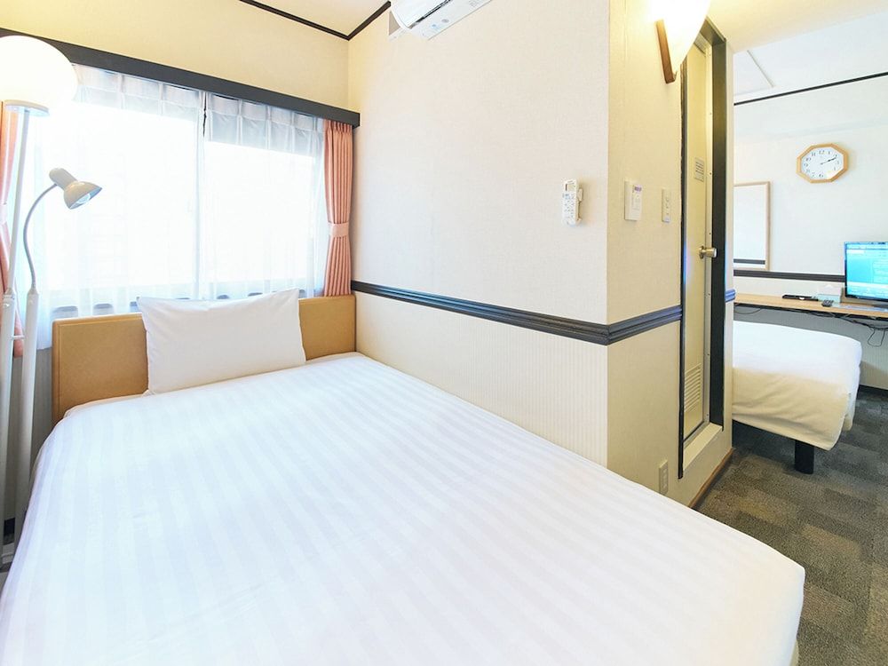 Toyoko Inn Nagoya Station Sakuradori Honkan Separate Twin Room, Smoking