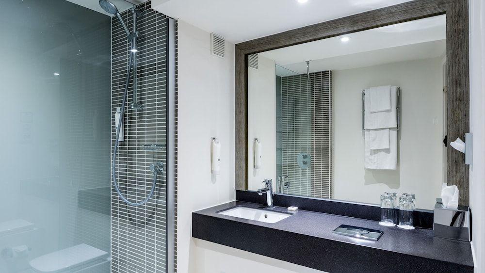 Holiday Inn Slough - Windsor by IHG Standard Room, 1 Double Bed 11