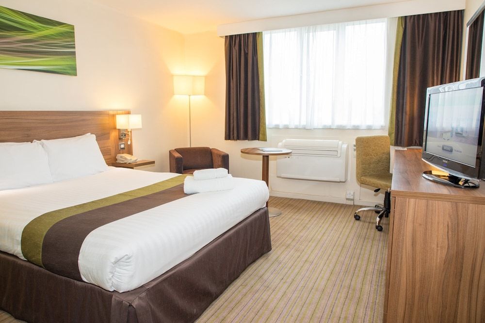 Holiday Inn Slough - Windsor by IHG Standard Room, 1 Double Bed 3