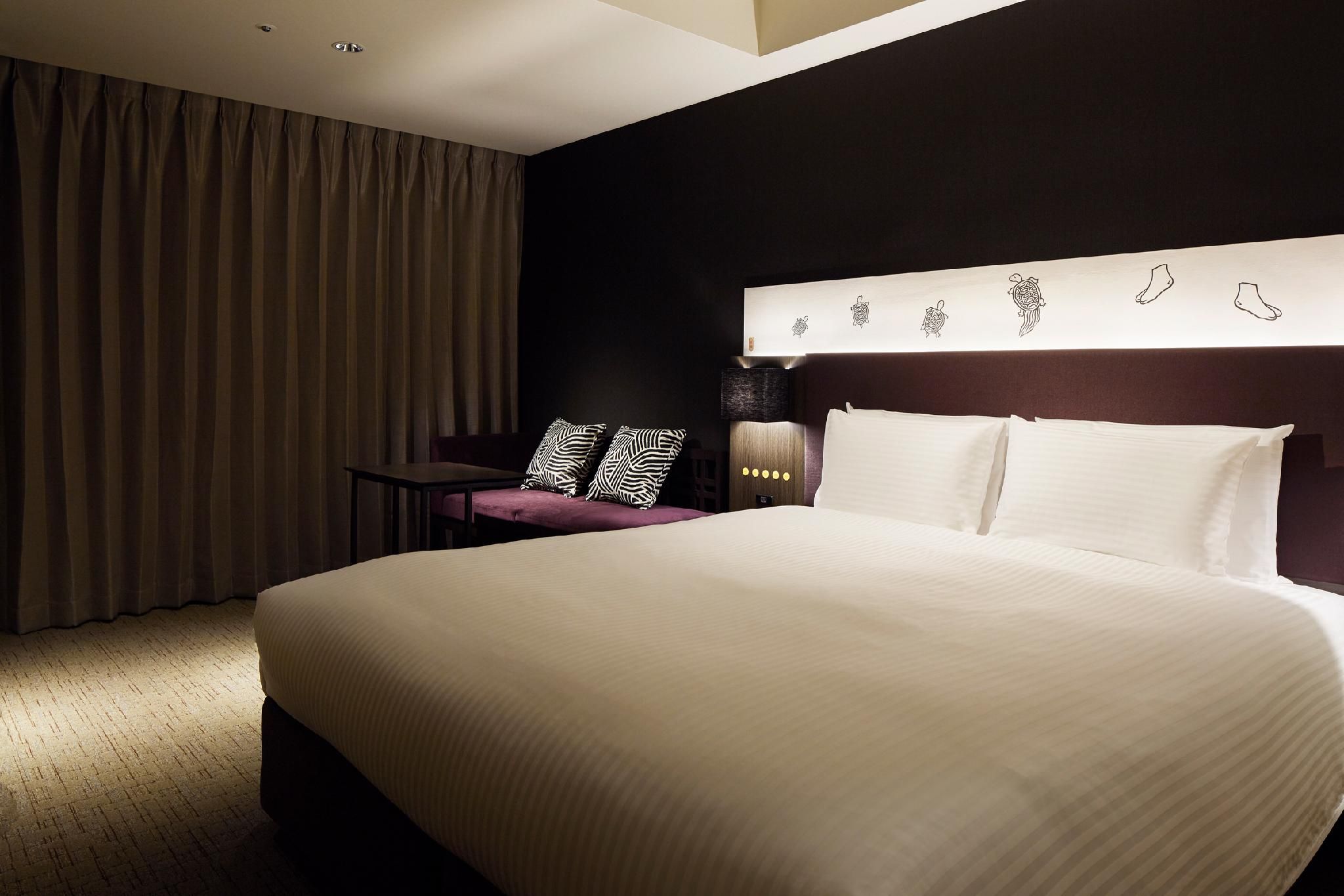 Standard - 1 Queen Bed