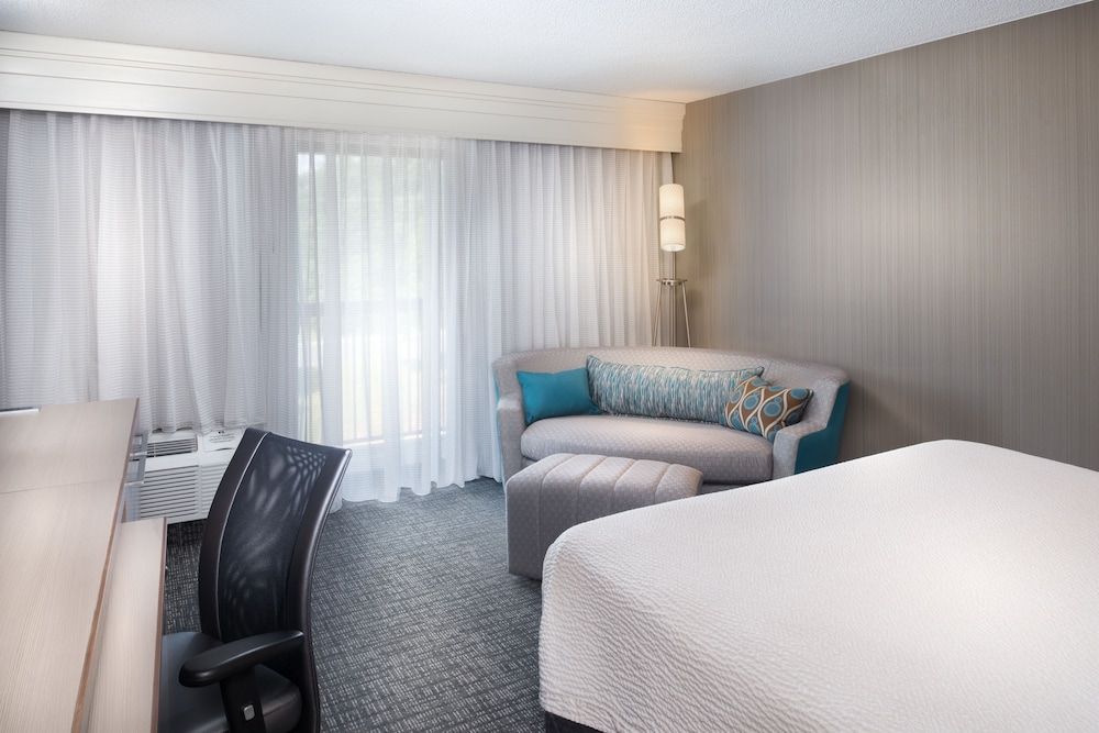 Room, 1 King Bed with Sofa bed, Non Smoking