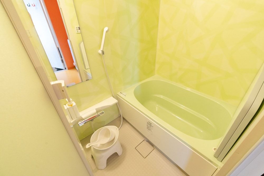 Deep Soaking Bathtub