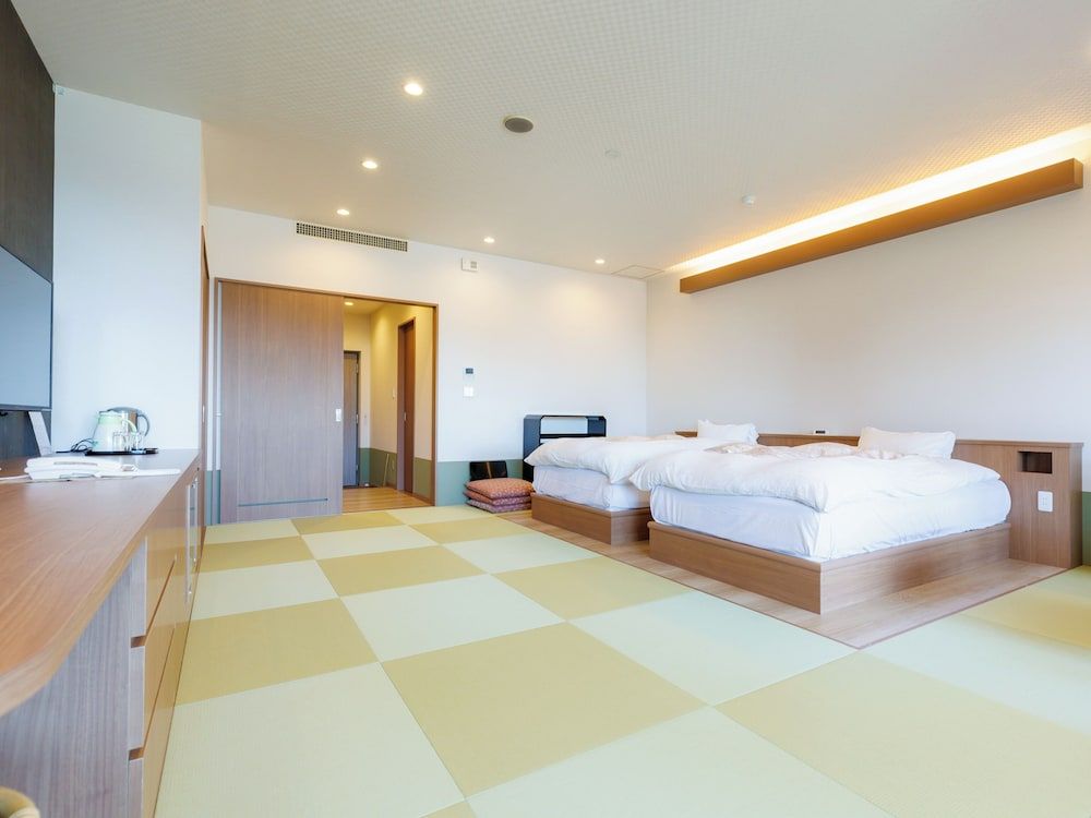 Chikuba Shinyotei Japanese-Western Style 12.5 Tatami Non-Smoking (East) 5