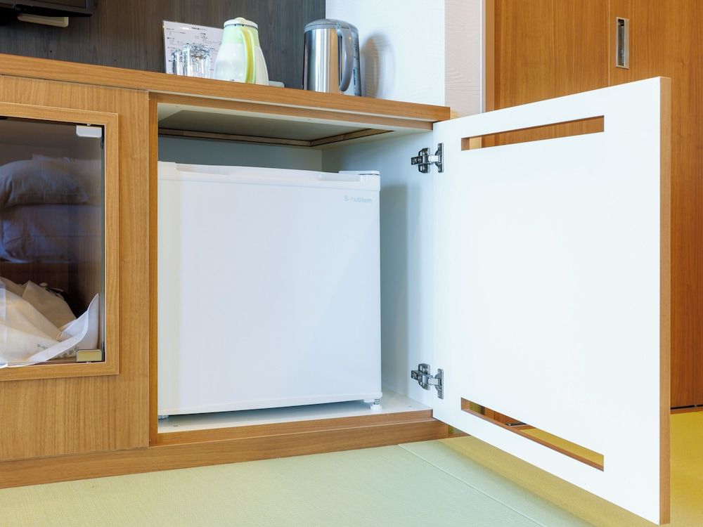 Chikuba Shinyotei Japanese-Western Style 12.5 Tatami Non-Smoking (East) 9