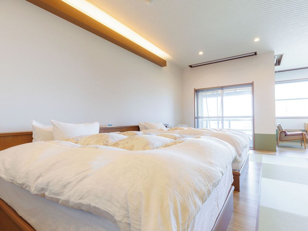 Chikuba Shinyotei Japanese-Western Style 12.5 Tatami Non-Smoking (East) 4