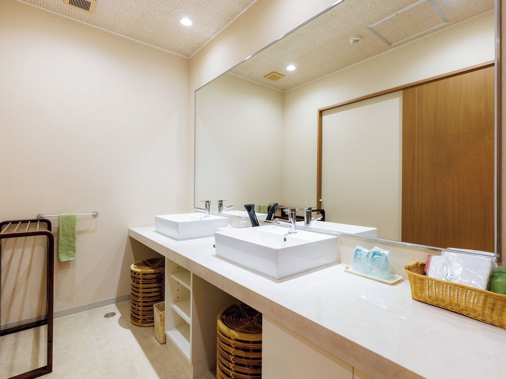 Chikuba Shinyotei Japanese-Western Style 12.5 Tatami Non-Smoking (East) 8