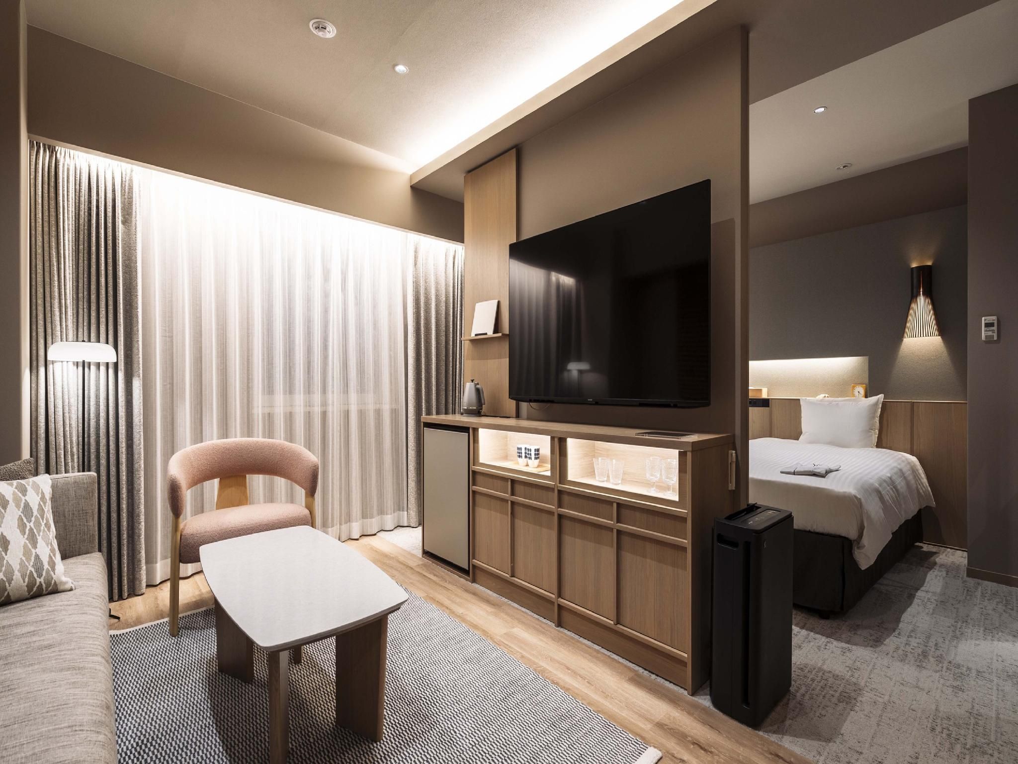 Smoking Junior Suite - Single Use - Bed Width 120cm