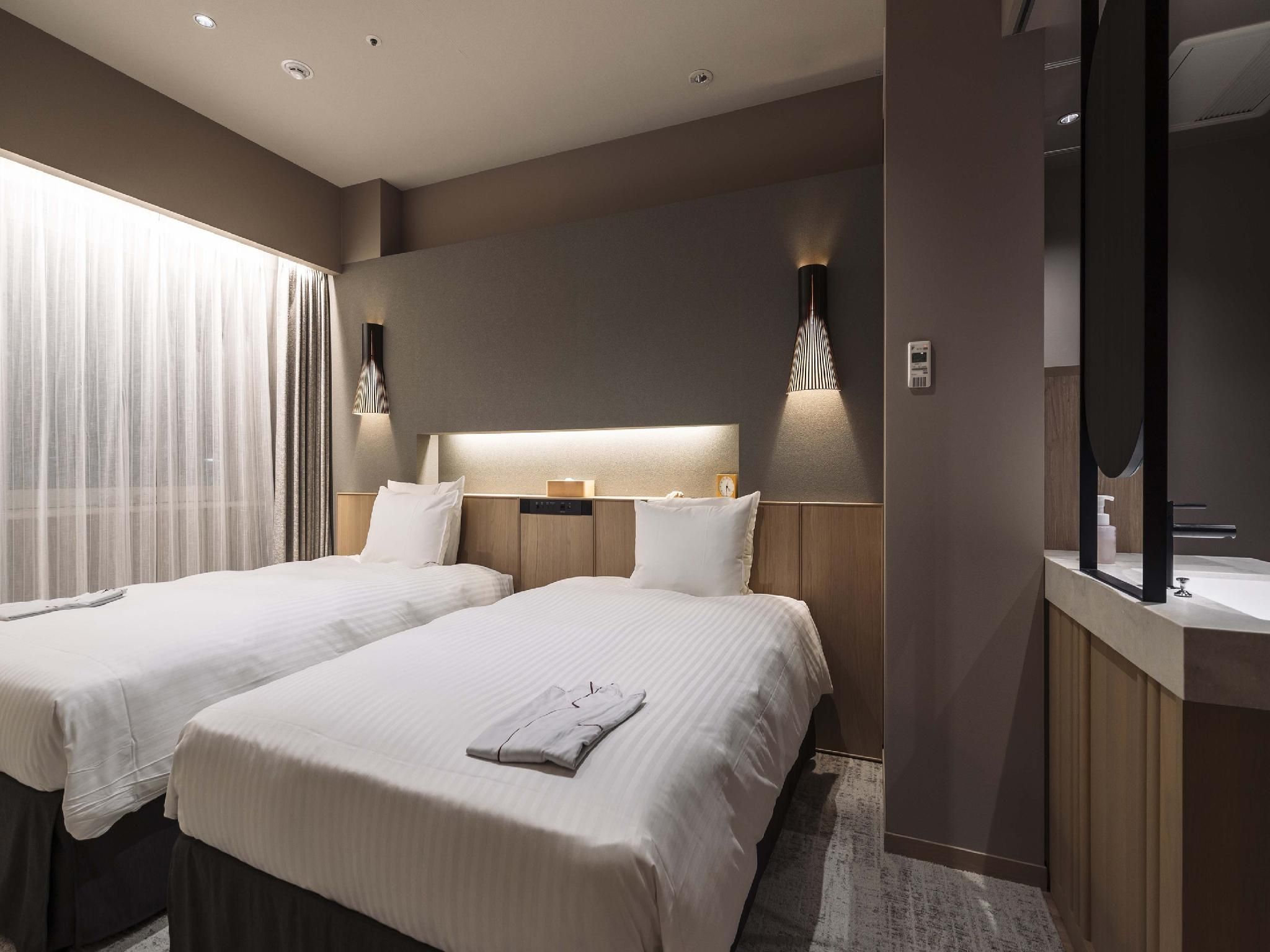 Smoking Junior Suite - Single Use - Bed Width 120cm