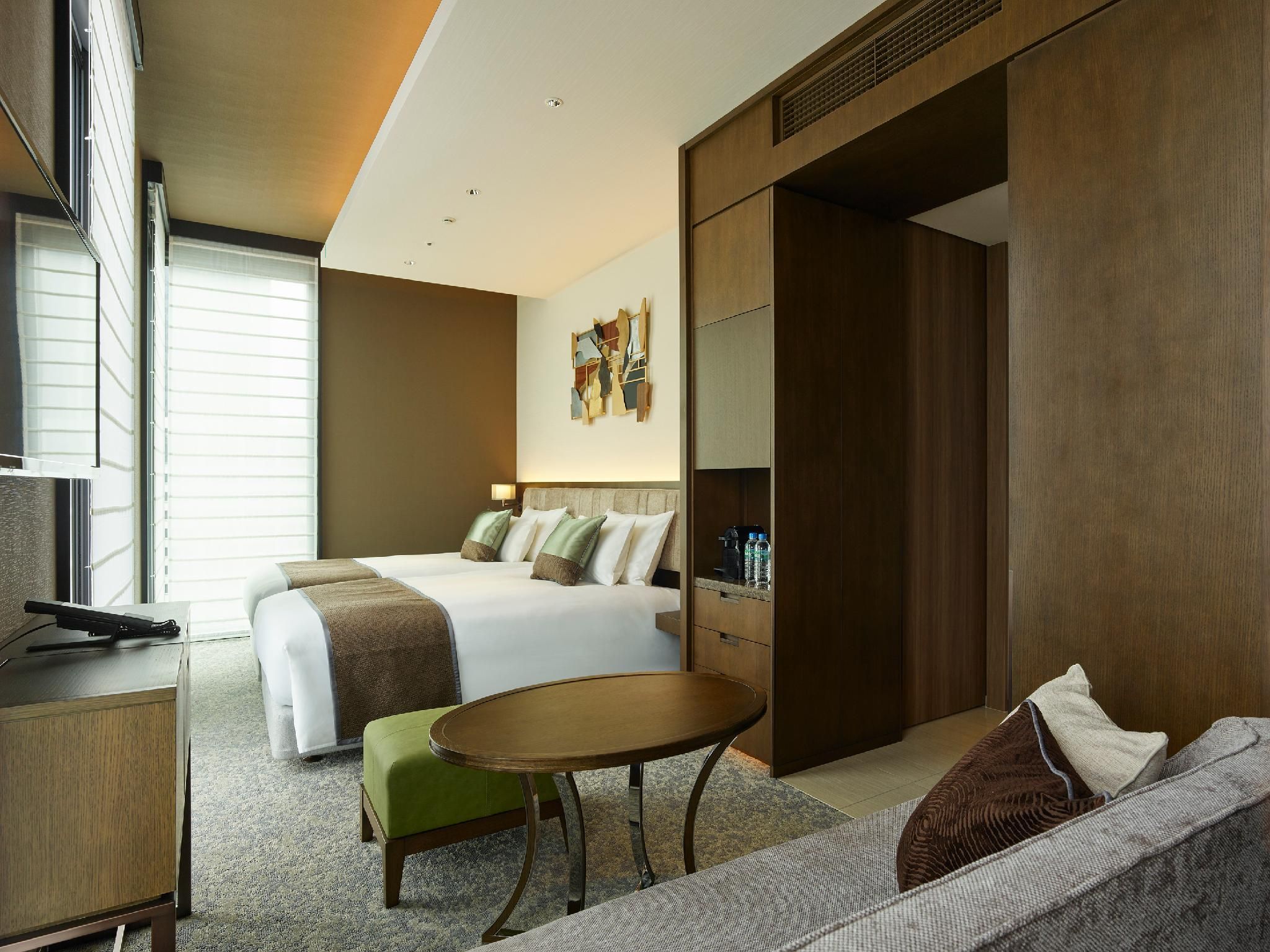 Superior - 2 Beds, Corner Room