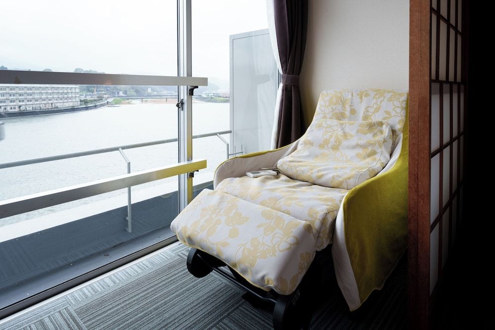 [River View]Universal Japanese Style Twin Room (38sqm/ 2 Single Beds)