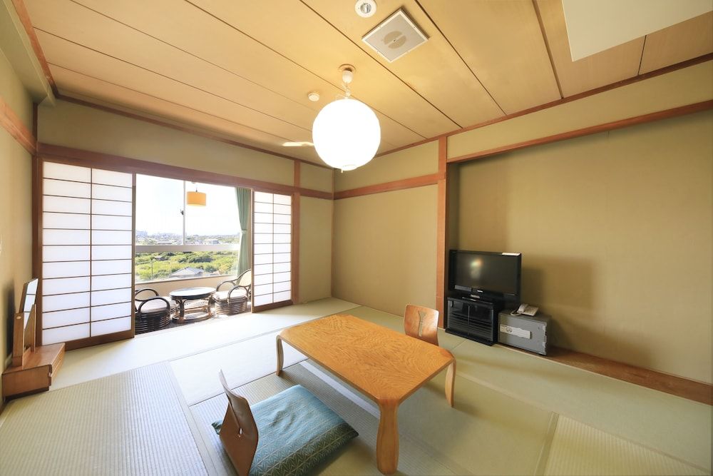 [Non-Smoking] Run of the House Room (17sqm)