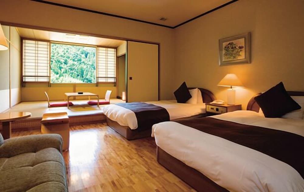 Twin Room with Tatami Area and Japanese Futon, Top Floor