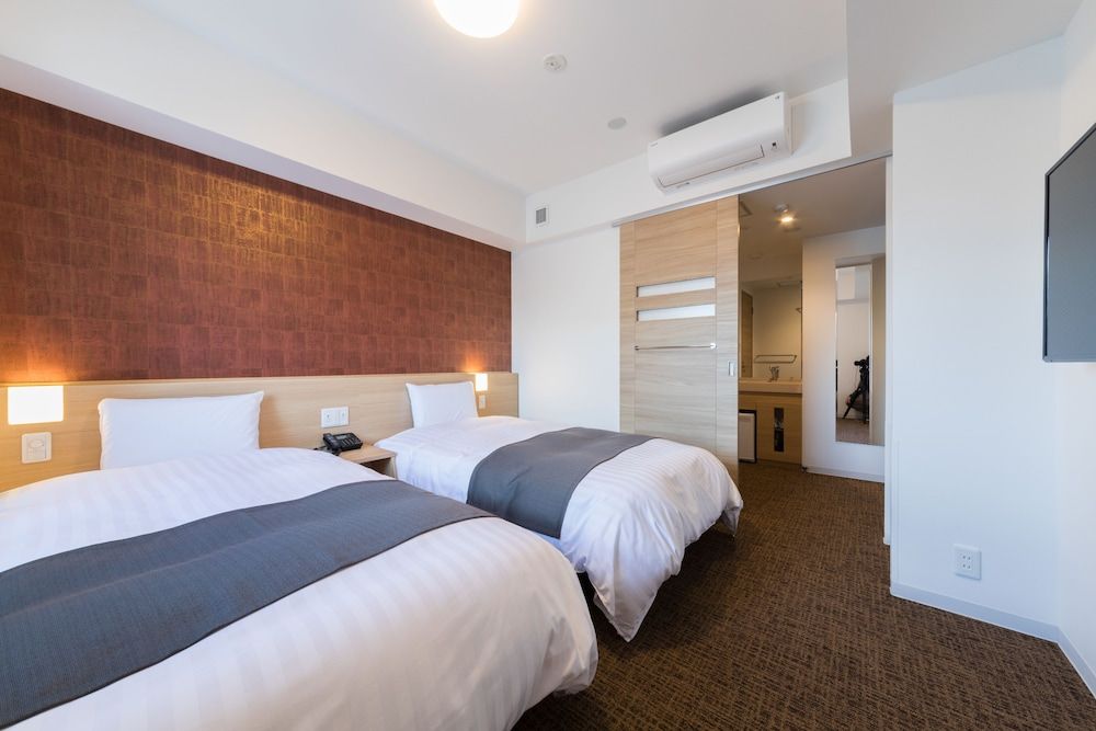 High Floor - Twin Room (18 sqm)