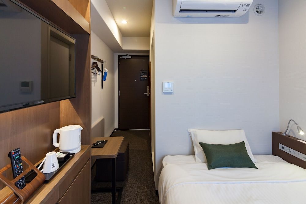 Y’s Hotel Shin - Osaka Semi Double Room 4