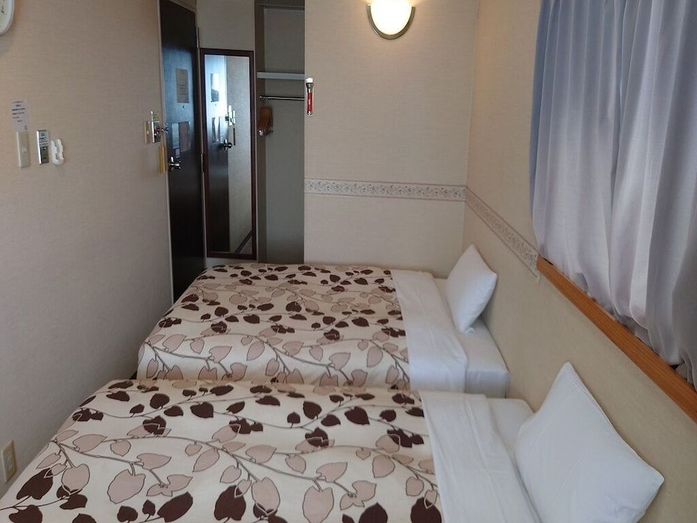 Basic Twin Room, Smoking