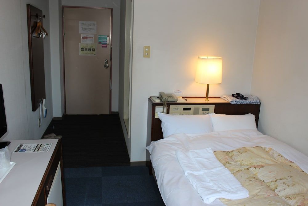 Room (X)