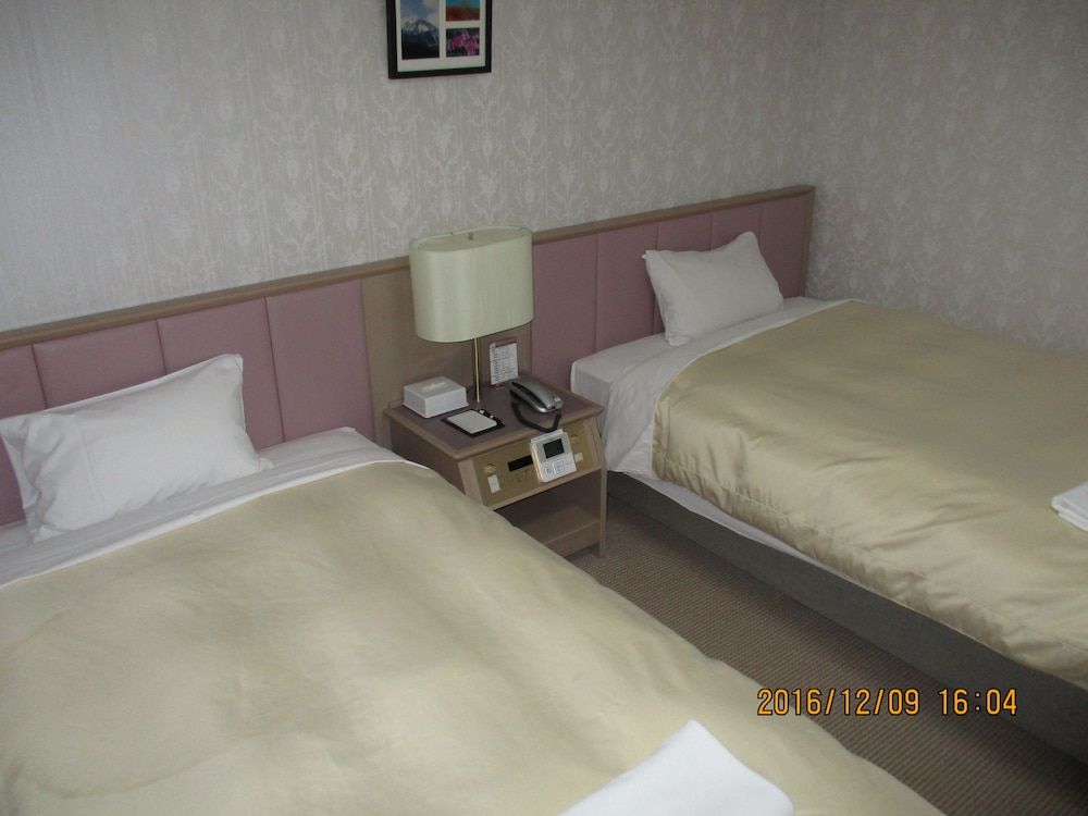 Standard Twin Room, Smoking