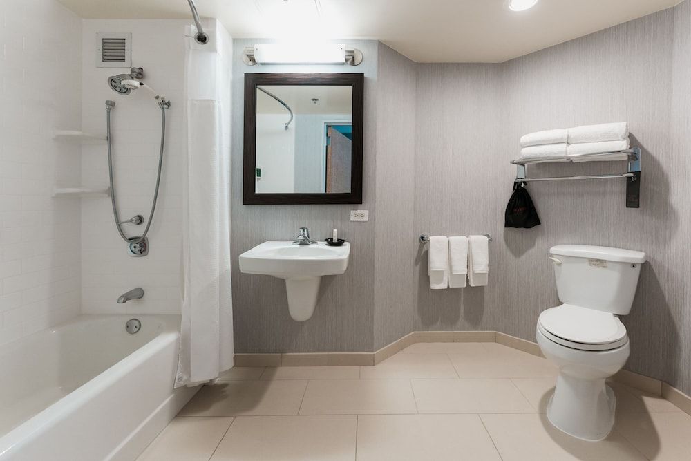 Courtyard by Marriott Los Angeles LAX/Century Boulevard Room, 1 King Bed with Sofa bed, Non Smoking 7