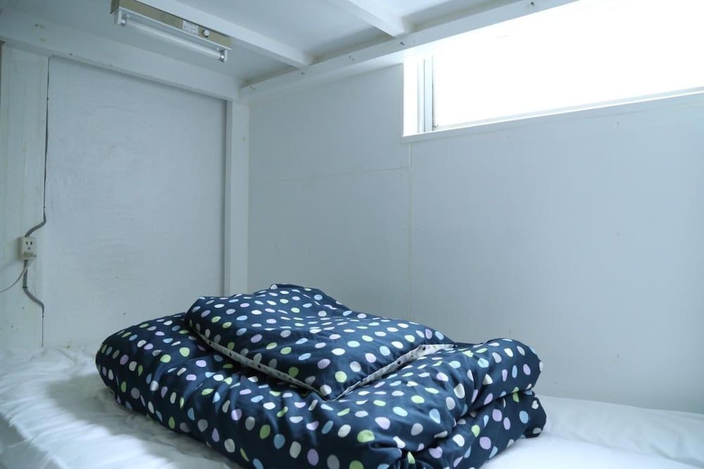 Shared Dormitory, Women only