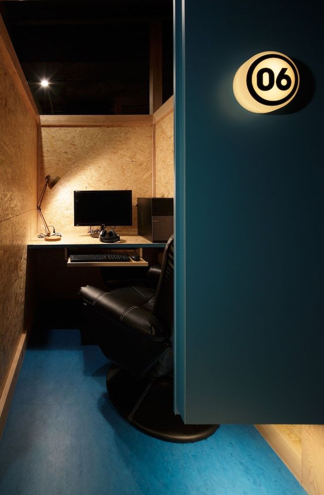 Booth Net Cafe & Capsule Men Only Capsule Room 7