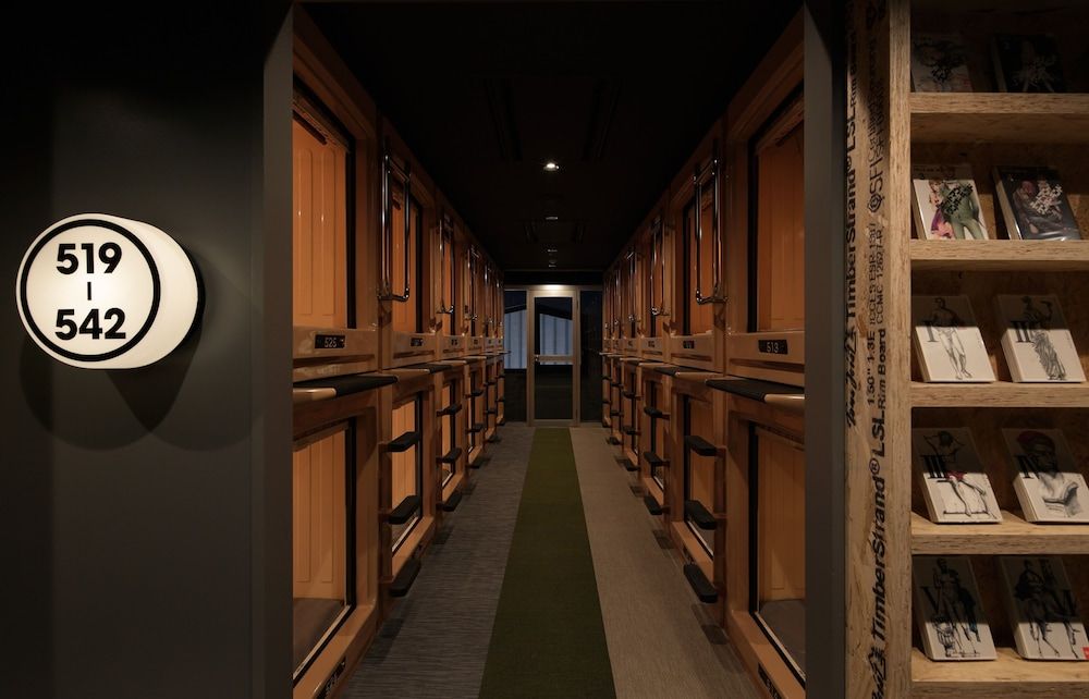 Booth Net Cafe & Capsule Men Only Capsule Room 8