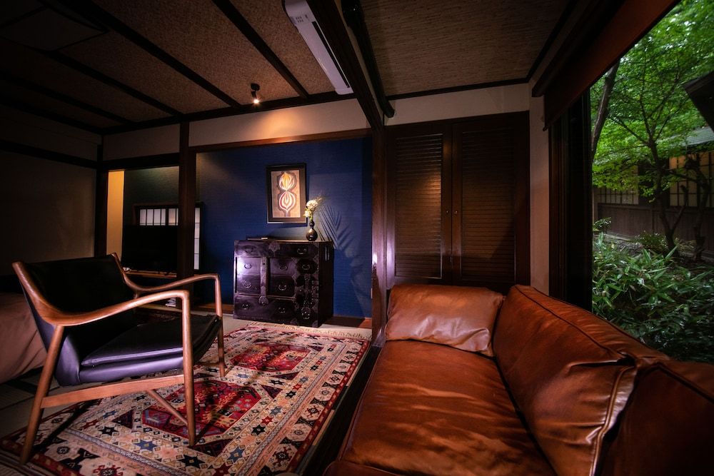 Antique Room [AI]