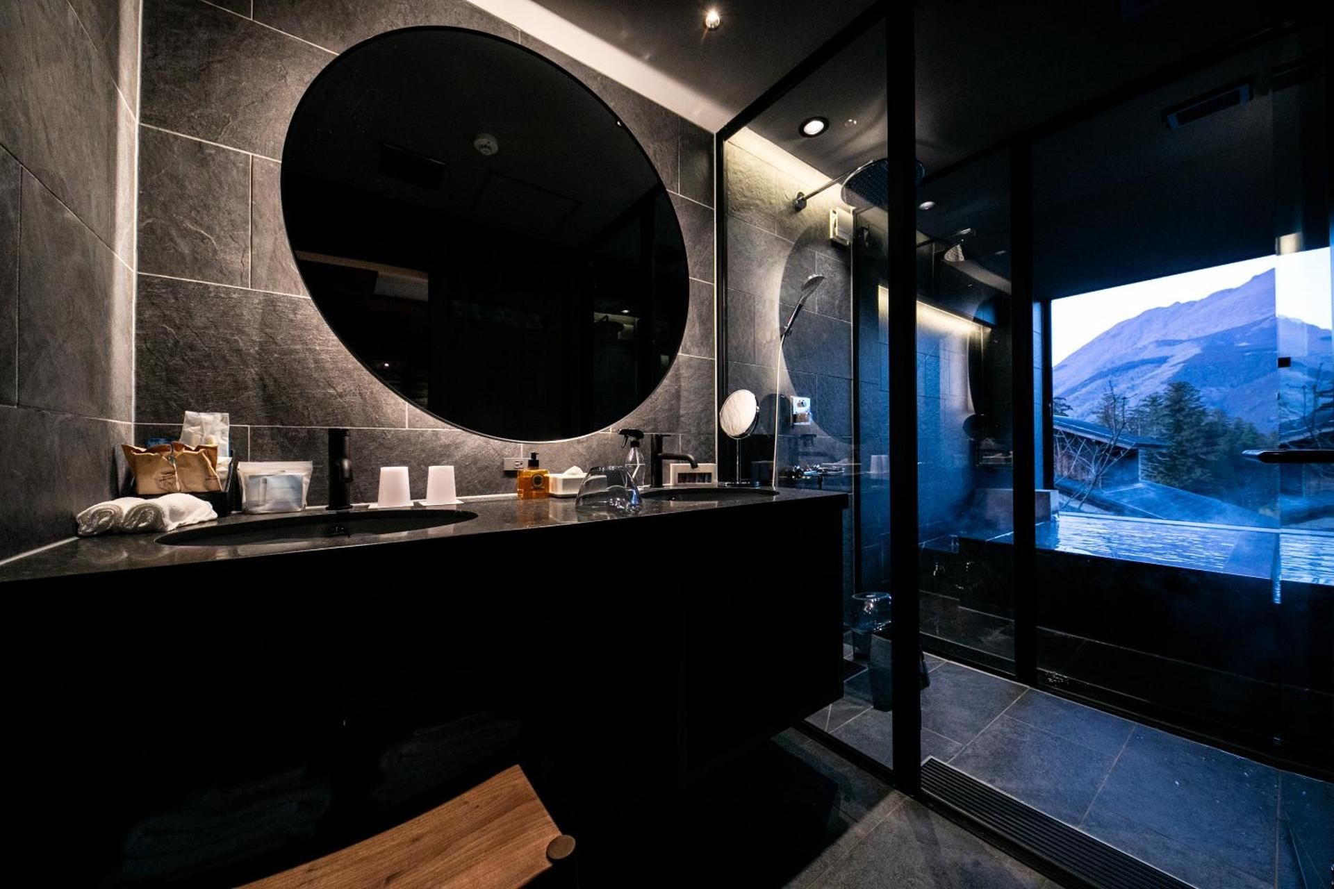 Deluxe Suite with Spa Bath
