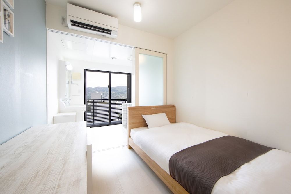 Single Room, 1 Large Twin Bed (Check-in 3pm-6pm only)
