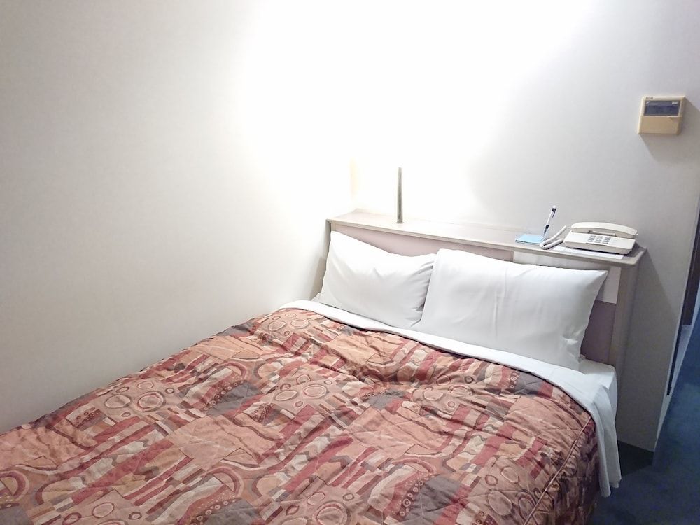 Semi-double Room, Smoking