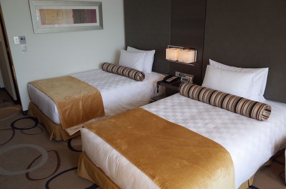 Club Twin Room with Lounge Access (Non-Smoking)