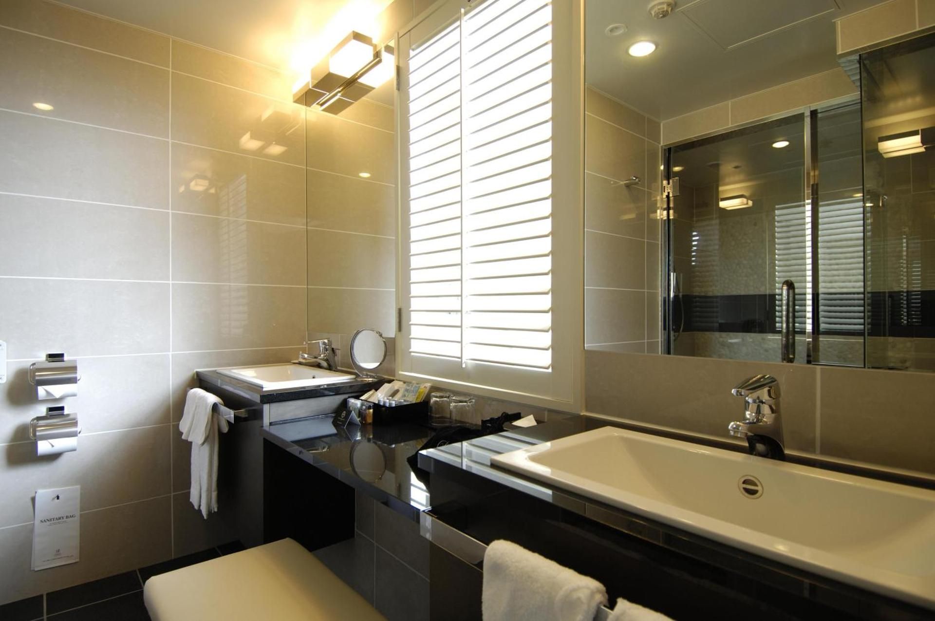 Club Floor - Club Junior Suite Twin Room Non-Smoking with Lounge Access