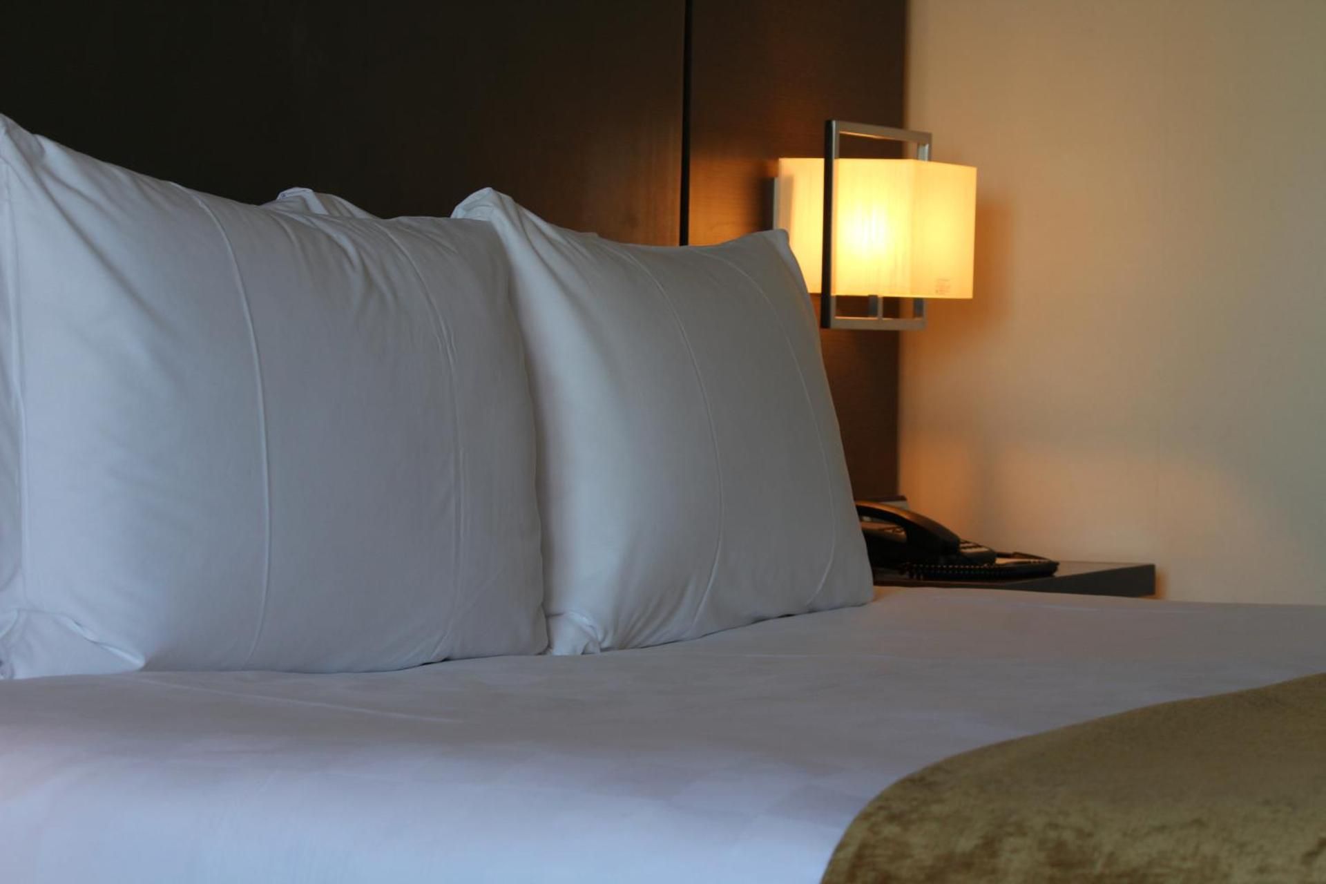 Room Selected at Check-In - Unselectable Bed Type - 2 Single Beds or 1 King Bed