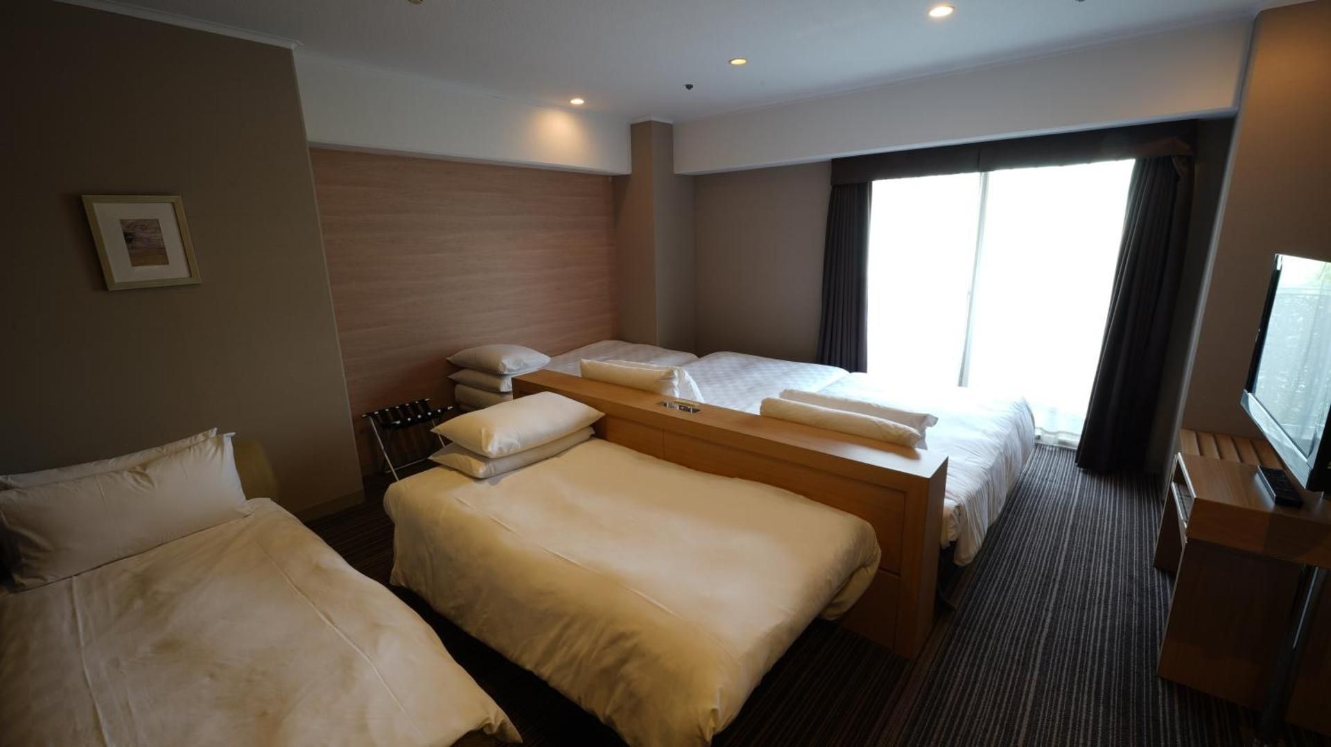 Standard Corner Twin Room - Non-Smoking