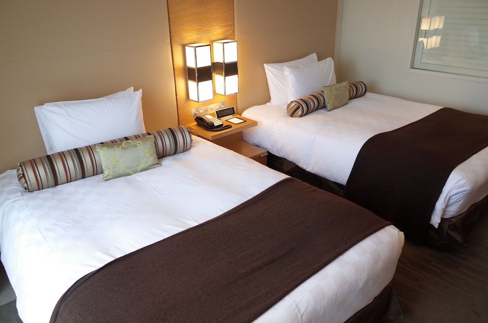 Club Twin Junior Suite with Lounge Access (Non-Smoking)