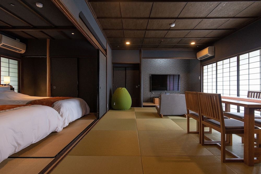 Two-beds Semi Suite with hot spring (2nd Floor)