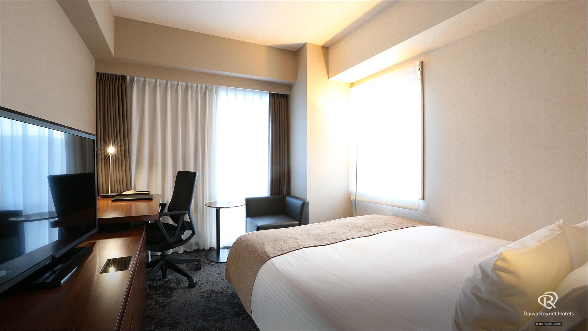 Corner Double Room - Smoking