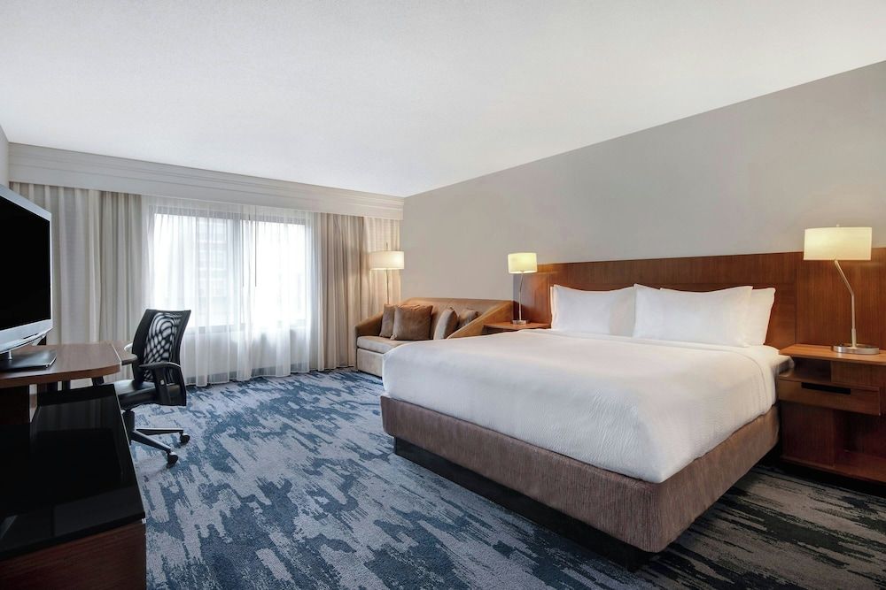 Room, 1 King Bed with Sofa bed, Non Smoking (Hearing Accessible)