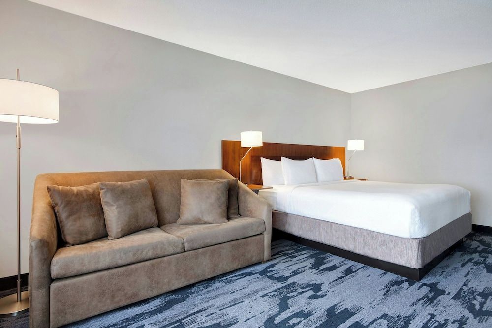 Room, 1 King Bed with Sofa bed, Non Smoking (Hearing Accessible)