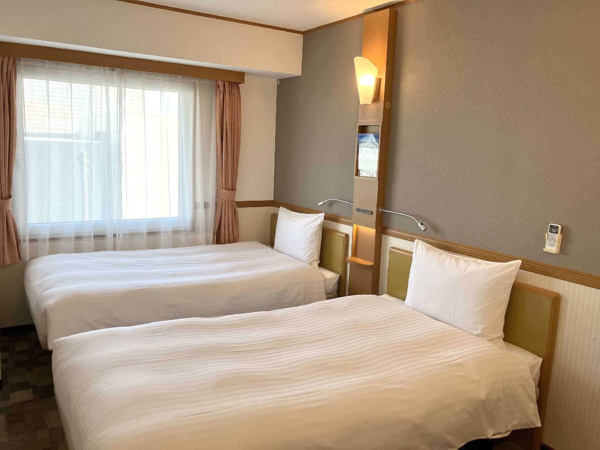 Twin Room - Non-Smoking