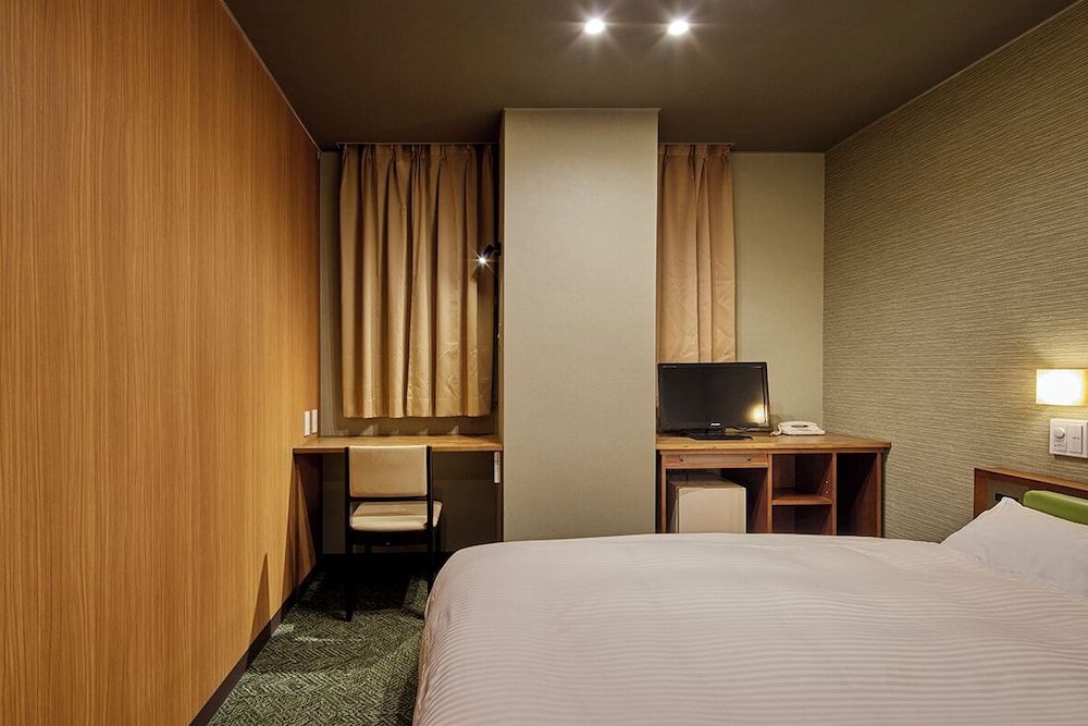 Double Room, Smoking