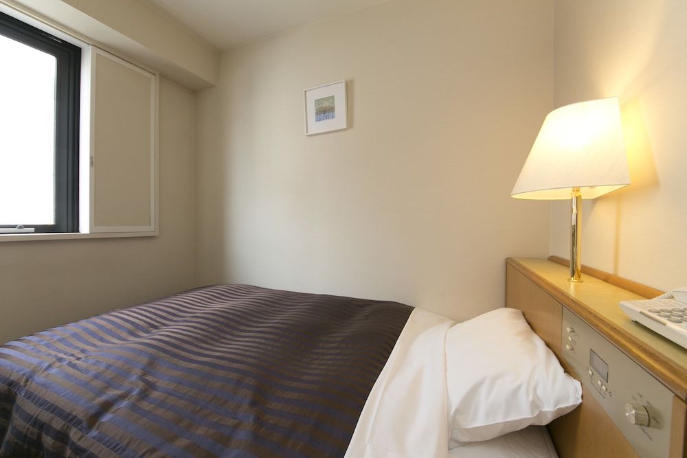 Single Room, Smoking