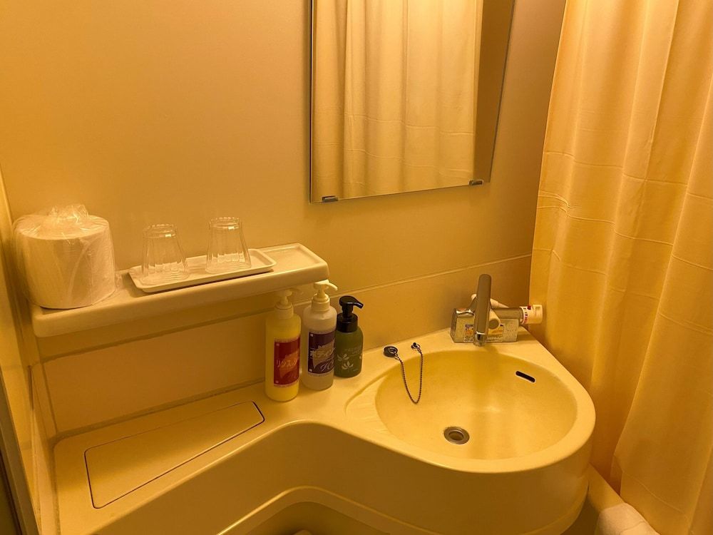 Semi-double room, Smoking
